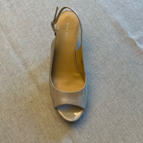 Nine West Patent Leather Nude Peep Toe Heels Size 9 - Picture 1 of 4